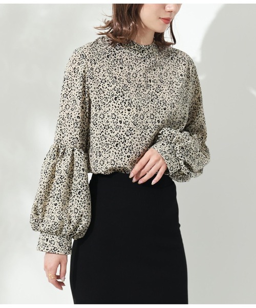 CHILLE(チル)の「楊柳プリントボリューム袖ブラウス(シャツ/ブラウス・レディース・ブラック/アイボリー・FREE)」の2枚目の写真