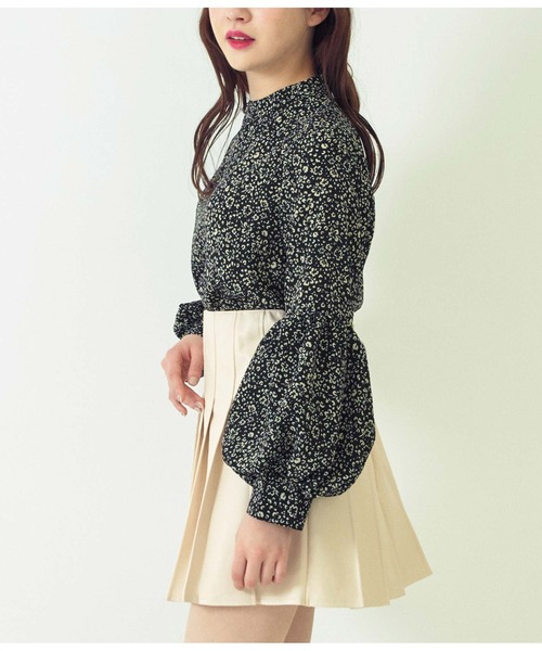 CHILLE(チル)の「楊柳プリントボリューム袖ブラウス(シャツ/ブラウス・レディース・ブラック/アイボリー・FREE)」の6枚目の写真