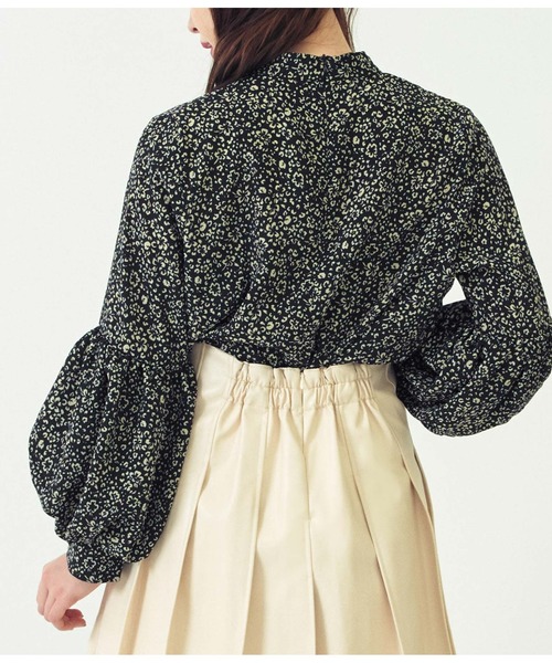 CHILLE(チル)の「楊柳プリントボリューム袖ブラウス(シャツ/ブラウス・レディース・ブラック/アイボリー・FREE)」の7枚目の写真
