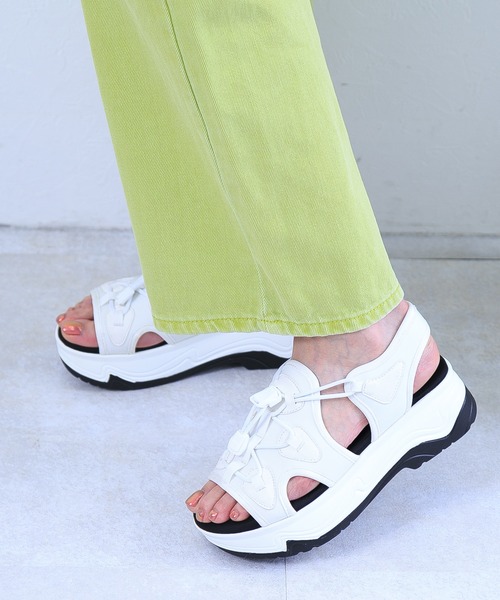 attagirl（アタガール）の「厚底スニーカーソールサンダル（サンダル・レディース・ホワイト/ブラック/グレー・LL/S/M/L）」の2枚目の写真