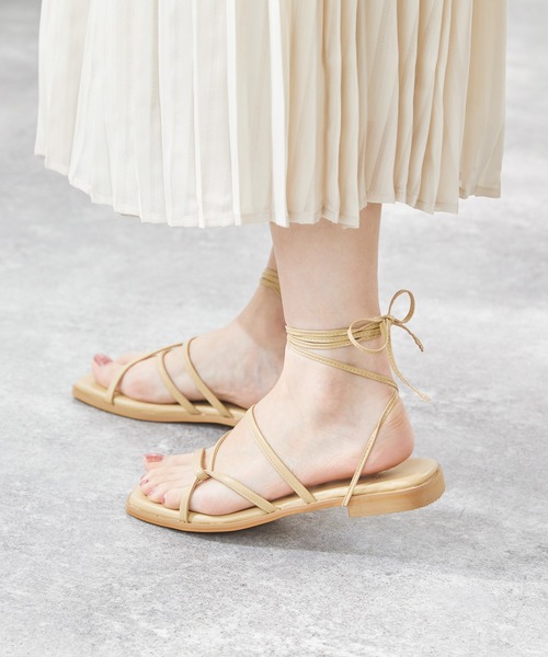 menue（メヌエ）の「巻き付けストラップ フラットヒール サンダル（サンダル・レディース・ブラック/イエロー/アイボリー/キャメル・LL/3L/S/M/L/XS）」の3枚目の写真