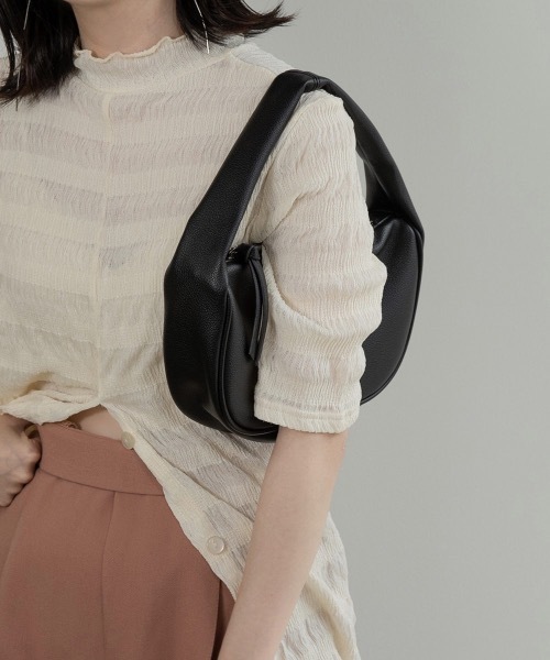 lawgy(ラウジー)の「mellow neck 2way tops(Tシャツ/カットソー・レディース・ベージュ/アイボリー・FREE)」の22枚目の写真