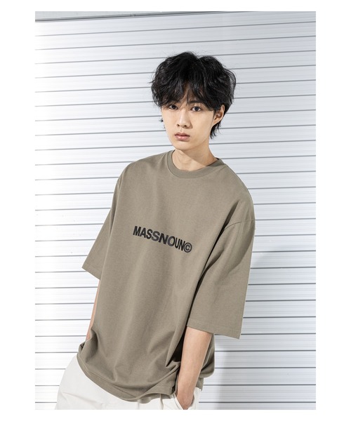 MASSNOUN(マスノウン)の「A'GEM/9 × .kom『MASSNOUN/マスノウン』C LOGO OVERSIZED T-SHIRTS/ベーシックロゴ オーバーサイズ半袖Tシャツ(Tシャツ/カットソー・メンズ・ホワイト/ブラック/カーキ/ネイビー・L)」の4枚目の写真