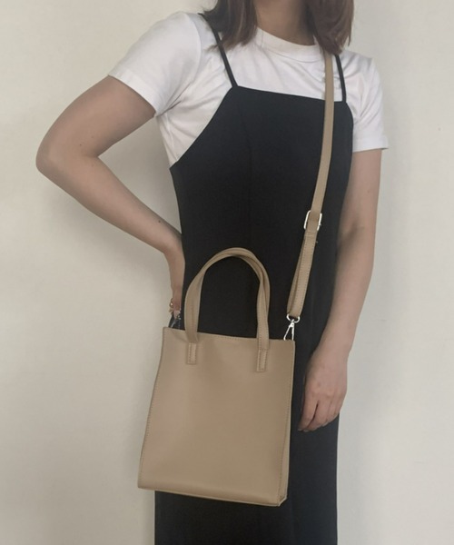 Loueme(ルエム)の「フェイクレザースクエアショルダーバッグ(ショルダーバッグ・レディース・アイボリー/ブラウン/ベージュ/ブラック・FREE)」の12枚目の写真