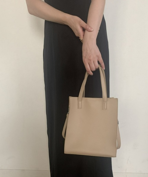 Loueme(ルエム)の「フェイクレザースクエアショルダーバッグ(ショルダーバッグ・レディース・アイボリー/ブラウン/ベージュ/ブラック・FREE)」の10枚目の写真
