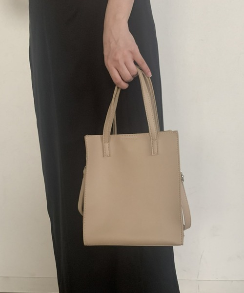 Loueme(ルエム)の「フェイクレザースクエアショルダーバッグ(ショルダーバッグ・レディース・アイボリー/ブラウン/ベージュ/ブラック・FREE)」の9枚目の写真