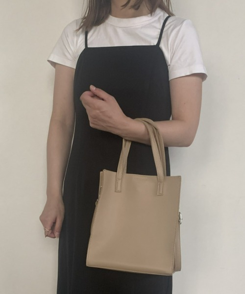 Loueme(ルエム)の「フェイクレザースクエアショルダーバッグ(ショルダーバッグ・レディース・アイボリー/ブラウン/ベージュ/ブラック・FREE)」の11枚目の写真