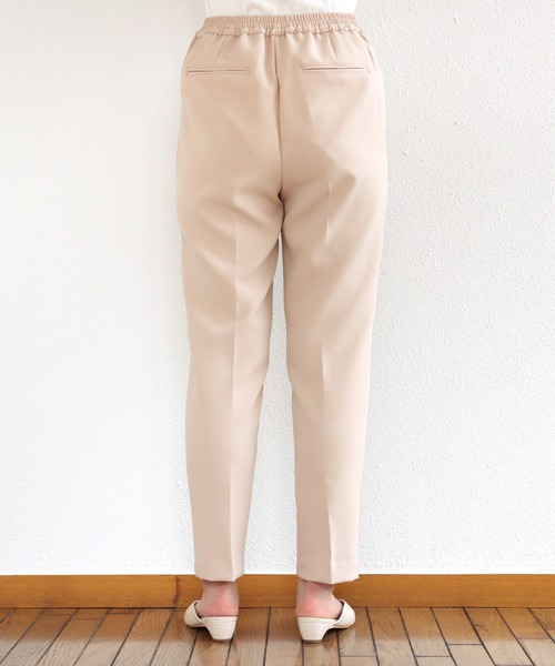 andme(アンドミー)の「ハイウエストストレッチテーパードパンツ(スラックス・レディース・ライトベージュ/ピンク/オフホワイト/ブラック/ライトブラウン/ライトグレー/ライトオリーブ・L/M/S)」の13枚目の写真