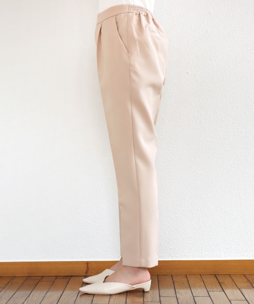 andme(アンドミー)の「ハイウエストストレッチテーパードパンツ(スラックス・レディース・ライトベージュ/ピンク/オフホワイト/ブラック/ライトブラウン/ライトグレー/ライトオリーブ・L/M/S)」の15枚目の写真