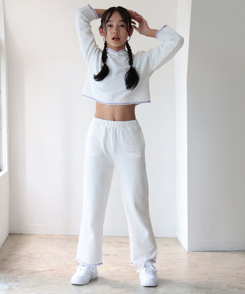 B:MING by BEAMS(ビーミングバイビームス)の「B:MING by BEAMS / カットオフ フーディー(130~160cm)(パーカー・キッズ・ホワイト/ピンク・130/140/150/160)」の10枚目の写真