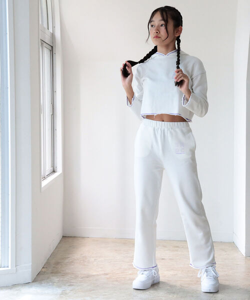 B:MING by BEAMS(ビーミングバイビームス)の「B:MING by BEAMS / カットオフ フーディー(130~160cm)(パーカー・キッズ・ホワイト/ピンク・130/140/150/160)」の12枚目の写真