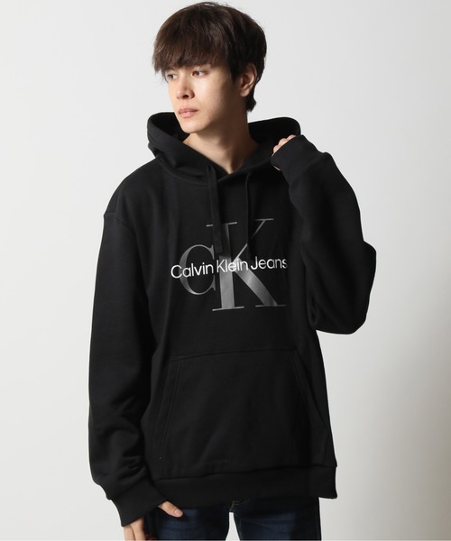 カルバンクライン CK モノグラムロゴ プルオーバー フーディ Calvin Klein（カルバン・クライン）の「Calvin Klein