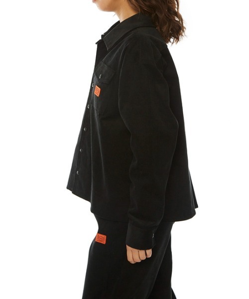 RVCA（ルーカ）の「RVCA レディース CHAINMAIL BOXY コーデュロイシャツ【2022年秋冬モデル】/ルーカ長袖シャツ（シャツ/ブラウス・レディース・マルチ/ブラック/ブラウン・SMALL/X-SMALL）」の4枚目の写真