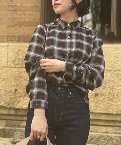 Chez toi（シェトワ）の「ゴールドボタン裾ラウンドシャツ（シャツ/ブラウス・レディース・チャコールグレー/ブラック/オフホワイト・FREE）」の15枚目の写真