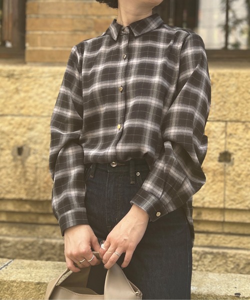 Chez toi（シェトワ）の「ゴールドボタン裾ラウンドシャツ（シャツ/ブラウス・レディース・チャコールグレー/ブラック/オフホワイト・FREE）」の16枚目の写真
