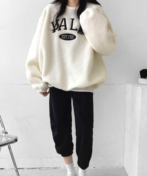 Dalfwin(ダールフィン)の「2022 AW 秋冬 韓国ファッション ボア スウェット レディース YALE刺繍ロゴボアスウェット フリーストップス(スウェット・レディース・ブラック/ホワイト/ネイビー・FREE)」の11枚目の写真