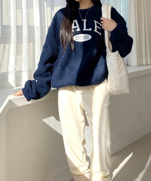 Dalfwin(ダールフィン)の「2022 AW 秋冬 韓国ファッション ボア スウェット レディース YALE刺繍ロゴボアスウェット フリーストップス(スウェット・レディース・ブラック/ホワイト/ネイビー・FREE)」の21枚目の写真