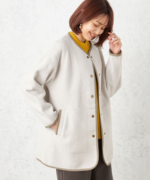 Petit Honfleur(プチオンフルール)の「ノーカラーボアコート(ムートンコート・レディース・アイボリー/モカ・L/M)」の2枚目の写真