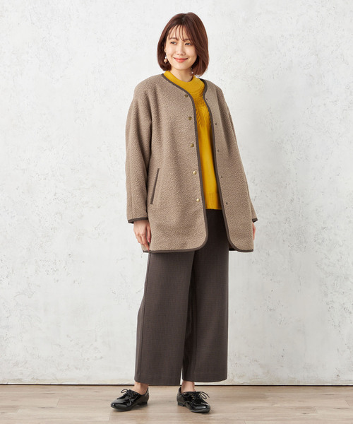 Petit Honfleur(プチオンフルール)の「ノーカラーボアコート(ムートンコート・レディース・アイボリー/モカ・L/M)」の4枚目の写真