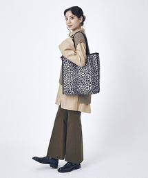LeSportsac（レスポートサック）の「LG BOOK TOTE ホワイトレオパード
