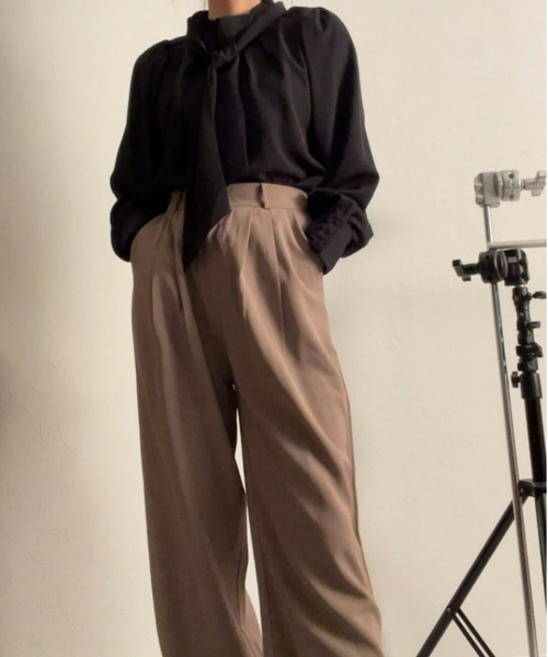 sakishimatokyo(サキシマトーキョー)の「セミワイドタックパンツ(スラックス・レディース・ベージュ/ブラック・M/S)」の7枚目の写真
