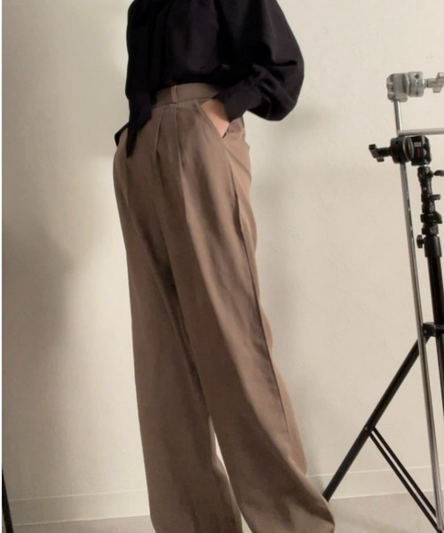 sakishimatokyo(サキシマトーキョー)の「セミワイドタックパンツ(スラックス・レディース・ベージュ/ブラック・M/S)」の6枚目の写真