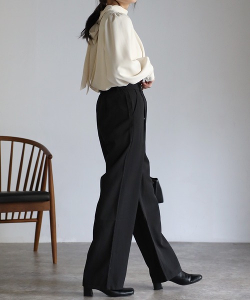 sakishimatokyo(サキシマトーキョー)の「セミワイドタックパンツ(スラックス・レディース・ベージュ/ブラック・M/S)」の21枚目の写真
