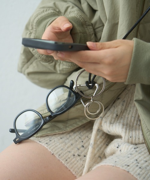 Kastane(カスタネ)の「【新色追加】スマホショルダーストラップ(スマホグッズ・レディース・ブラウン/ブラック/グリーン/ライトグレー/アイボリー/シルバー/シルバー系その他・FREE)」の8枚目の写真