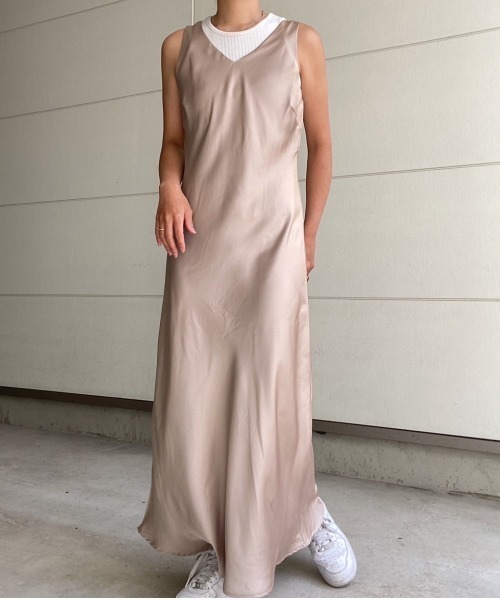 AMAIL(アマイル)の「Nudy maxi Tdress(ドレス・レディース・ベージュ/ブラック・FREE)」の2枚目の写真