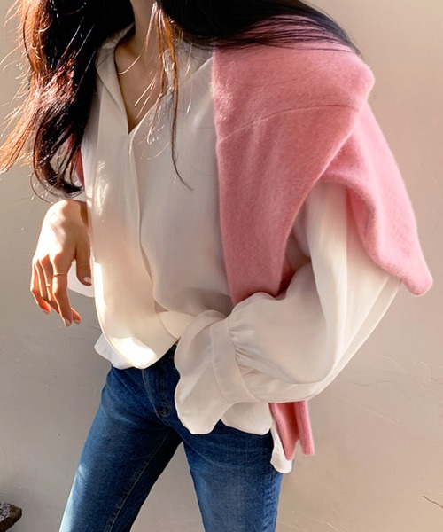Amulet（アミュレット）の「スリット入りVネックブラウス（シャツ/ブラウス・レディース・グレー/ホワイト・M/L/XL）」の5枚目の写真