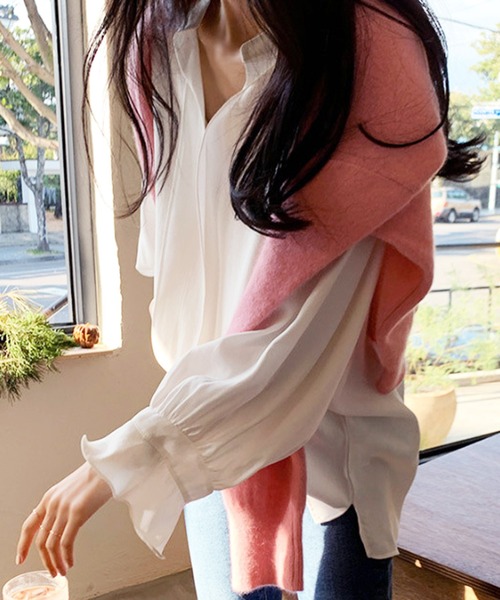 Amulet（アミュレット）の「スリット入りVネックブラウス（シャツ/ブラウス・レディース・グレー/ホワイト・M/L/XL）」の6枚目の写真