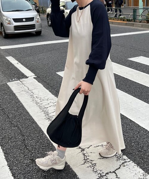 セール】【WEB限定】ポイント刺繍ラグランワンピース