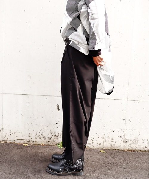 rovtski（ロフトスキー）の「ストレッチナイロンワイドパンツ（その他パンツ・レディース・ブラック・FREE）」の7枚目の写真