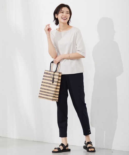 J.PRESS(ジェイプレス)の「【接触冷感・UVケア】スムースジャージー タックスリーブ カットソー(Tシャツ/カットソー・レディース・ネイビー系/ホワイト系/サックスブルー系/ライトグレー系・MEDIUM/LARGE)」の9枚目の写真