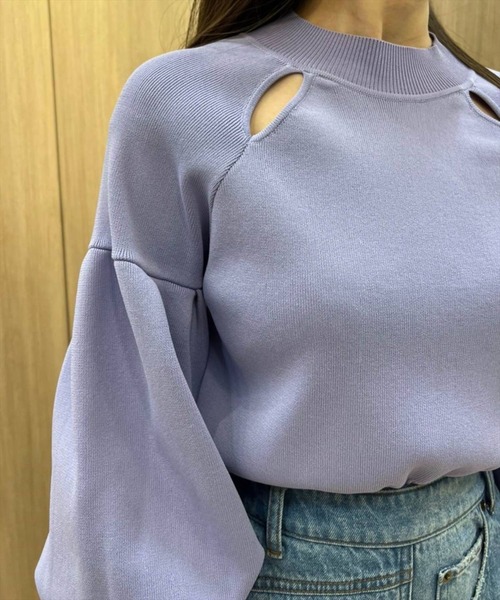 REDYAZEL（レディアゼル）の「袖ボリュームデコルテあきニット（ニット/セーター・レディース・オフホワイト/サックスブルー/ネイビー・FREE）」の8枚目の写真