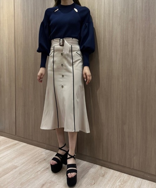 REDYAZEL（レディアゼル）の「袖ボリュームデコルテあきニット（ニット/セーター・レディース・オフホワイト/サックスブルー/ネイビー・FREE）」の10枚目の写真