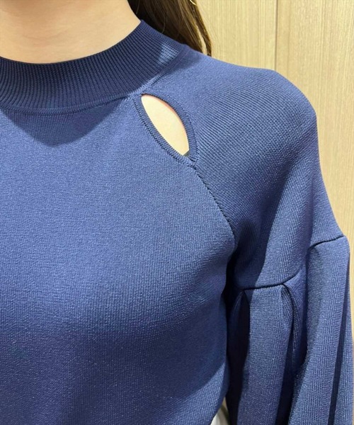 REDYAZEL（レディアゼル）の「袖ボリュームデコルテあきニット（ニット/セーター・レディース・オフホワイト/サックスブルー/ネイビー・FREE）」の15枚目の写真