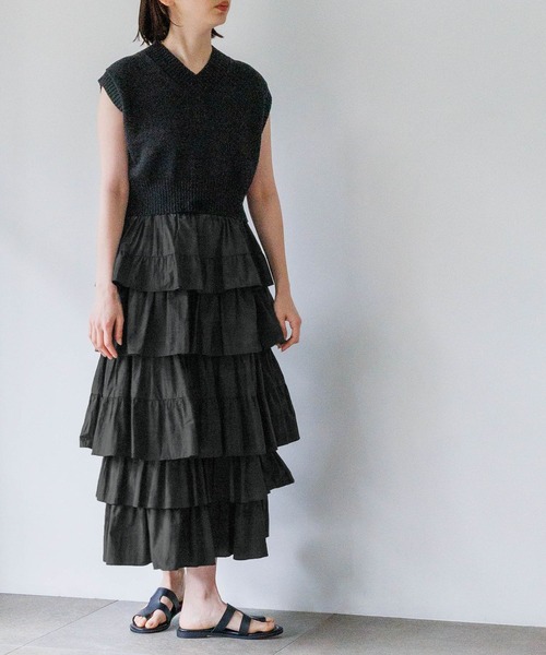 yuw（ユウ）の「ギャザーティアードスカート　704744（スカート・レディース・チャコールグレー/ブラック/その他・FREE）」の4枚目の写真