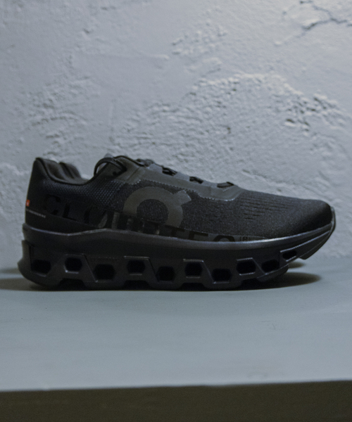 JOURNAL STANDARD relume（ジャーナルスタンダード　レリューム）の「【On/オン】 Running Cloud Monstar（スニーカー・メンズ・ブラック・26cm/26.5cm/27cm/27.5cm/28cm）」の4枚目の写真