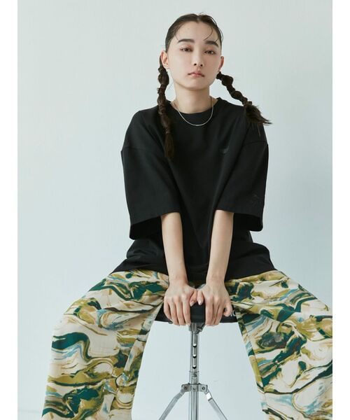 PUMA(プーマ)の「【MURUA×PUMA】アートプリントユニセックスTシャツ(Tシャツ/カットソー・レディース・ホワイト/ブラック・FREE)」の5枚目の写真