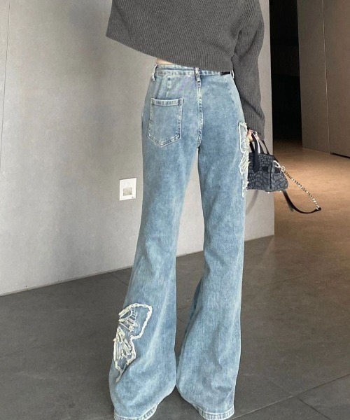 d.i.a.フレアデニムパンツ スプラッターペイント DIAVEL（ディアベル）の「新色追加/刺繍バタフライフレアデニムパンツ