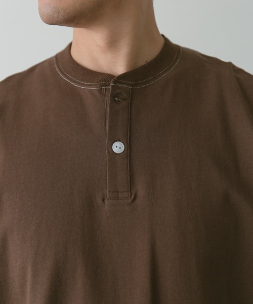 URBAN RESEARCH DOORS(アーバンリサーチドアーズ)の「配色stヘンリーネックショートスリーブTシャツ(Tシャツ/カットソー・メンズ・ブラウン/ホワイト/ブルー/チャコールグレー・MEDIUM/LARGE)」の17枚目の写真