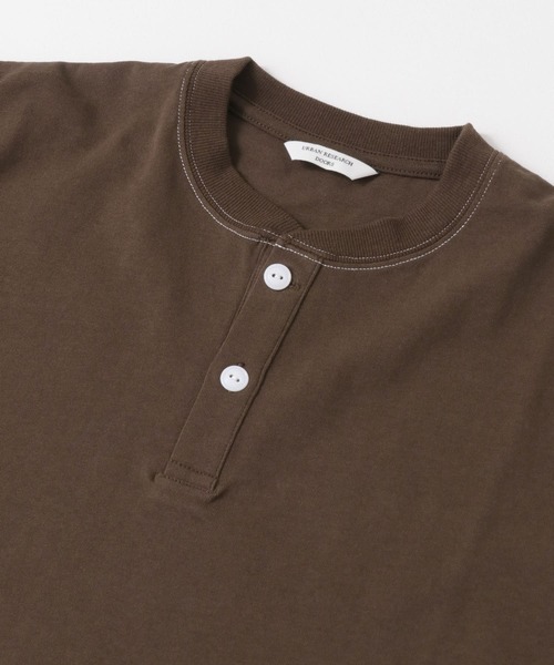 URBAN RESEARCH DOORS(アーバンリサーチドアーズ)の「配色stヘンリーネックショートスリーブTシャツ(Tシャツ/カットソー・メンズ・ブラウン/ホワイト/ブルー/チャコールグレー・MEDIUM/LARGE)」の5枚目の写真