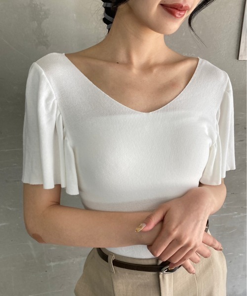 tolene(トレネ)の「フリルスリーブデザインVネッツ半袖ニット(ニット/セーター・レディース・グリーン/ホワイト/ブラック/ピンク・FREE)」の1枚目の写真