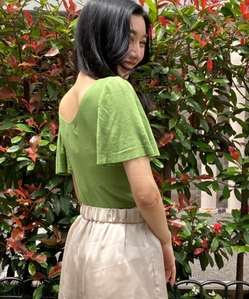 tolene(トレネ)の「フリルスリーブデザインVネッツ半袖ニット(ニット/セーター・レディース・グリーン/ホワイト/ブラック/ピンク・FREE)」の6枚目の写真