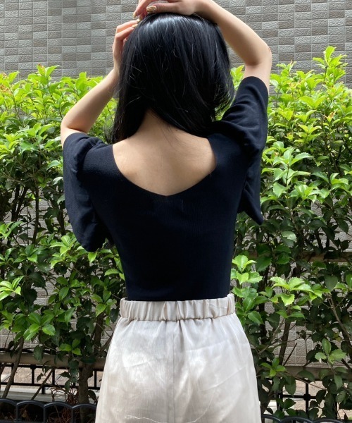 tolene(トレネ)の「フリルスリーブデザインVネッツ半袖ニット(ニット/セーター・レディース・グリーン/ホワイト/ブラック/ピンク・FREE)」の5枚目の写真