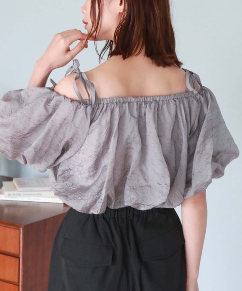 archives（アルシーヴ）の「肩リボンバルーンブラウス（シャツ/ブラウス・レディース・ブルーグレー/オフホワイト/ブラック・MEDIUM）」の7枚目の写真