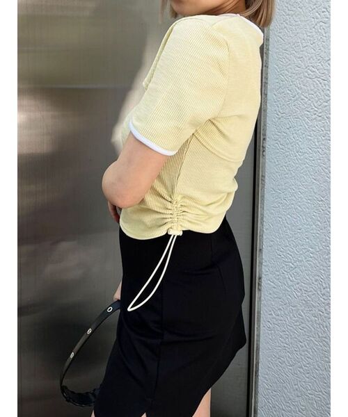 EMODA（エモダ）の「ドローストリング2WAYトップ（Tシャツ/カットソー・レディース・ブラック/イエロー/オレンジ/ホワイト・FREE）」の6枚目の写真