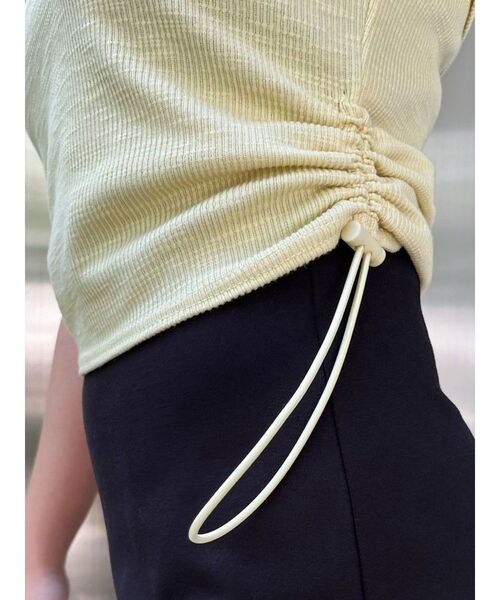 EMODA（エモダ）の「ドローストリング2WAYトップ（Tシャツ/カットソー・レディース・ブラック/イエロー/オレンジ/ホワイト・FREE）」の7枚目の写真