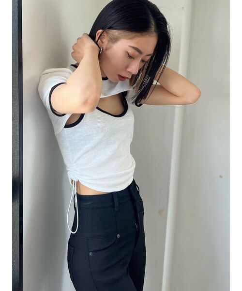 EMODA（エモダ）の「ドローストリング2WAYトップ（Tシャツ/カットソー・レディース・ブラック/イエロー/オレンジ/ホワイト・FREE）」の15枚目の写真